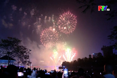 Lung linh pháo hoa chào mừng Giỗ Tổ Hùng Vương năm 2026