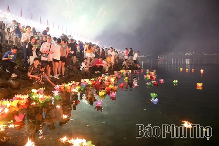 Đêm Đà giang nghe tiếng chiêng vọng núi