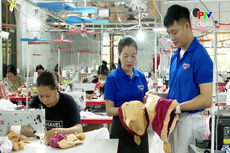 Giữ hồn thổ cẩm Mường từ khát vọng tuổi trẻ
