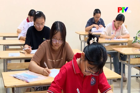 Thí sinh làm bài thi các môn chuyên tuyển sinh lớp 10