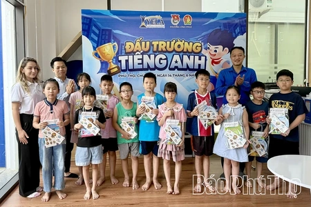 Trao giải cuộc thi “Đấu trường Tiếng Anh” năm 2026