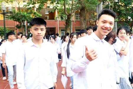 Kỳ thi tốt nghiệp THPT năm 2026 tại điểm thi Trường THPT Nguyễn Tất Thành diễn ra an toàn, đúng quy chế