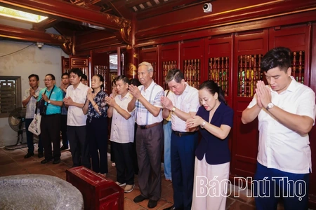 Khảo sát thực tế phục vụ Hội thảo “Chủ tịch Hồ Chí Minh với Khu Di tích lịch sử quốc gia đặc biệt Đền Hùng”