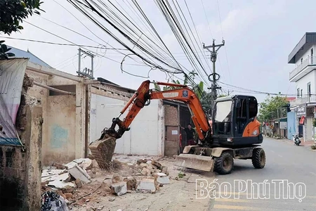 Tập trung giải tỏa các vi phạm hành lang an toàn giao thông trên Tỉnh lộ 321C