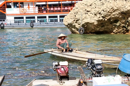 Chông chênh phận nữ nơi bến nước Đà giang