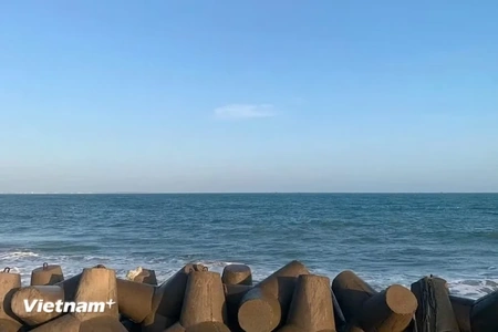 Bãi đá Ông Địa - nơi biển xanh kể chuyện giữa lòng Mũi Né
