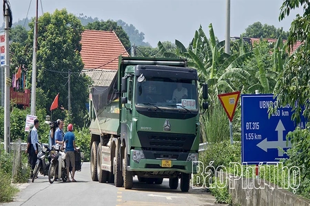 Mong mỏi xóa “điểm đen” giao thông tại ngã tư xã Vạn Xuân