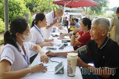Phường Thống Nhất khám sức khỏe, sàng lọc miễn phí cho người dân