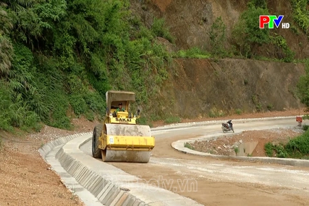 Kịp thời xử lý điểm sạt lở, giữ mạch giao thông thông suốt