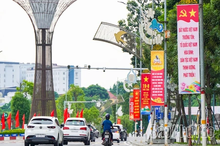 Đất Tổ rực sắc đỏ mừng Quốc khánh