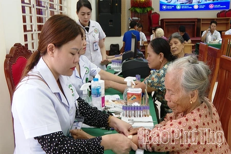 Xã Chí Tiên tổ chức khám sức khỏe định kỳ, khám sàng lọc miễn phí cho người dân