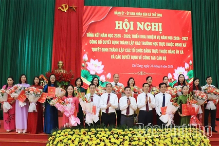 &nbsp;Xã Thổ Tang công bố quyết định thành lập các trường học và triển khai nhiệm vụ năm học mới