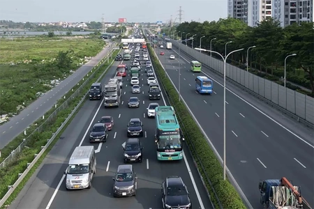 Khẩn trương đặt biển báo xử phạt vi phạm khoảng cách an toàn; nghiên cứu sửa đổi Thông tư 38/2024/TT-BGTVT