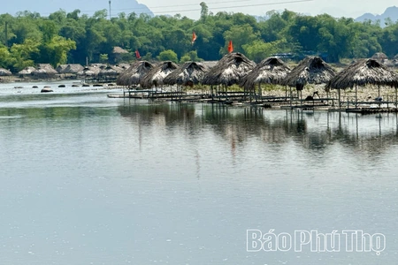 Siết chặt quản lý hoạt động bè, mảng trên sông Bôi