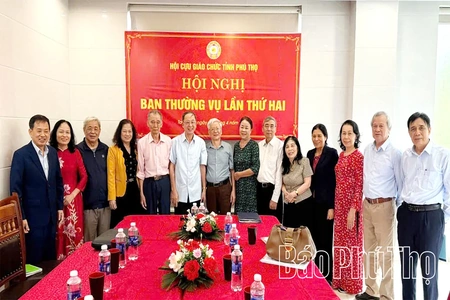 Cựu giáo chức Phú Thọ: Giữ ngọn lửa nghề giáo