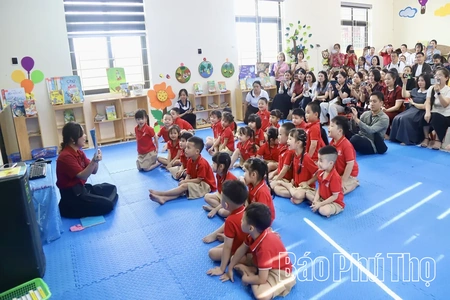 Tập huấn phương pháp đọc và trao tặng sách cho các trường mầm non