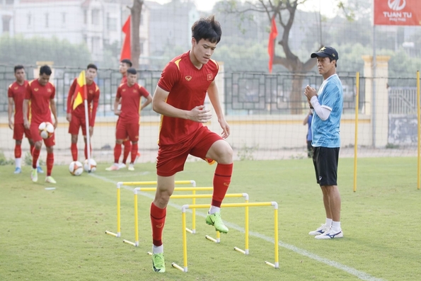 Hoàng Đức trở lại tập luyện cùng U23 Việt Nam