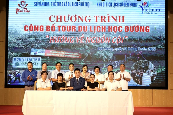 Công bố Chương trình du lịch học đường “Hướng về nguồn cội”