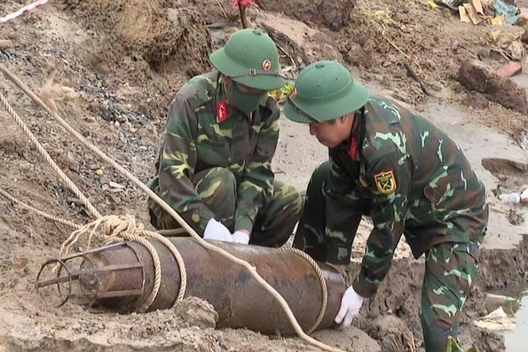 Khẩn trương tiêu hủy quả bom phát hiện ở khu Hồng Hà 2, phường Thanh Miếu