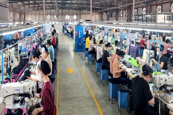 Ha Hoa Shoes Joint Stock Company creates stable jobs for 700 workers