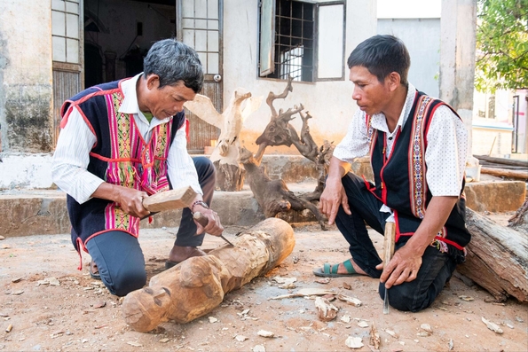 “Giữ hồn” tượng gỗ dân gian ở Klâu Ngol Zố