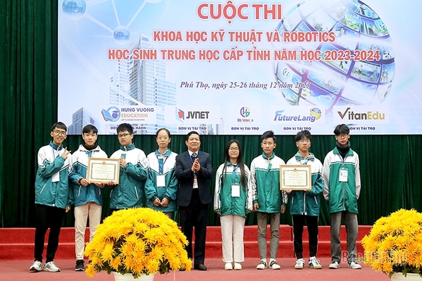 Bế mạc cuộc thi Khoa học kỹ thuật và cuộc thi Robotics dành cho học sinh trung học cấp tỉnh