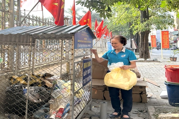 Lan tỏa mô hình “Giảm thiểu rác thải nhựa nơi công cộng”