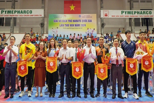 Gần 1.000 vận động viên, huấn luyện viên tham gia Giải vô địch trẻ Karate quốc gia lần thứ 30