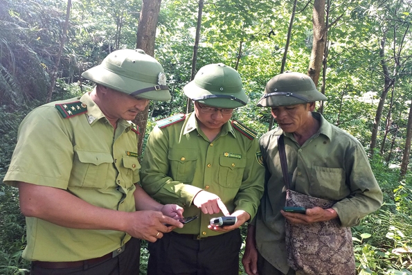 Những người canh lửa, giữ rừng giáp ranh