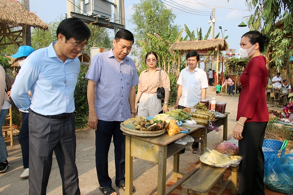 Chợ quê - nơi giao thương và gìn giữ, phát huy giá trị văn hóa