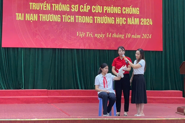 Tập huấn sơ cấp cứu phòng tránh tai nạn thương tích cho học sinh