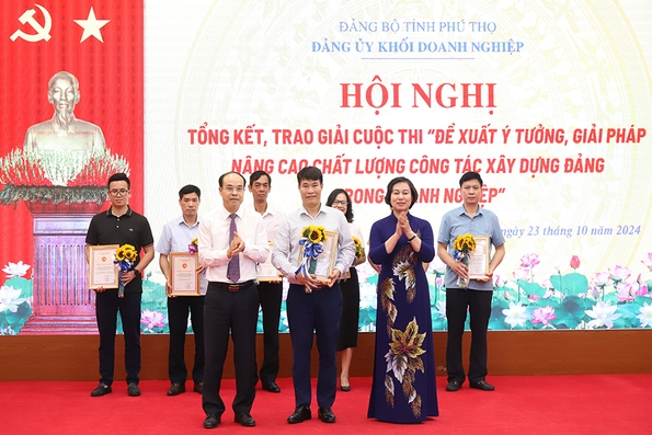 Trao giải cuộc thi  Đề xuất ý tưởng, giải pháp nâng cao chất lượng công tác  xây dựng Đảng trong doanh nghiệp