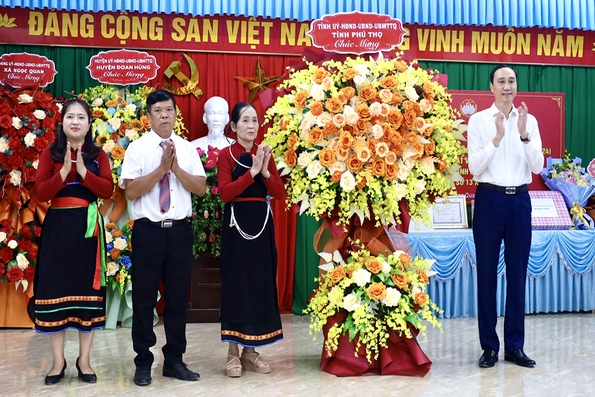 Phó  Bí thư Thường trực Tỉnh ủy Phùng Khánh Tài dự Ngày hội Đại đoàn kết tại Đoan  Hùng