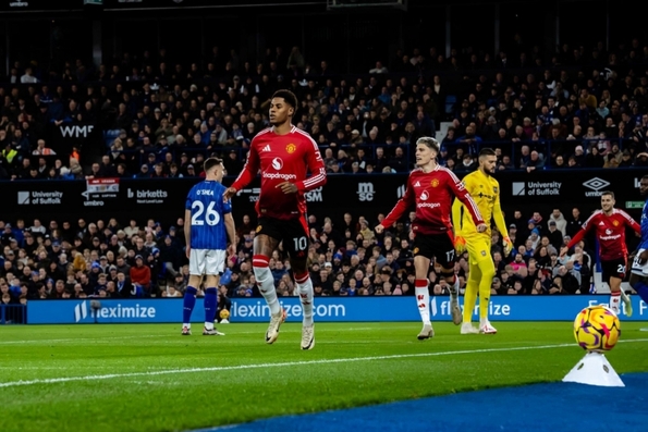 MU bị Ipswich Town cầm hòa trong ngày Amorim ra mắt