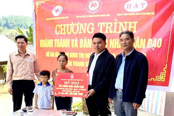 Bàn giao Nhà nhân đạo