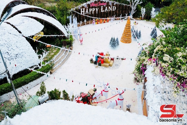 “Thị trấn tuyết” tại Happy Land Mộc Châu