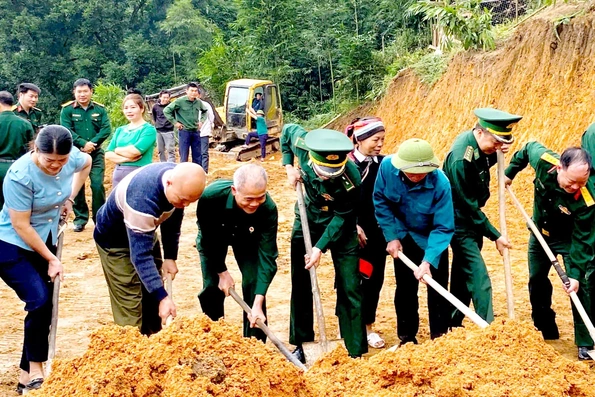 Những ngôi nhà ấm tình quân dân nơi biên cương