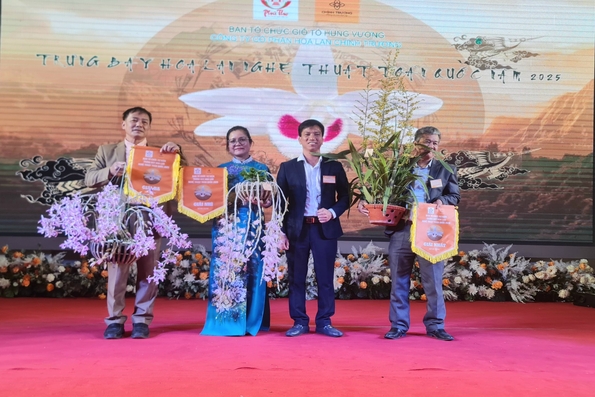 Trao giải hoa lan nghệ thuật toàn quốc lần thứ II