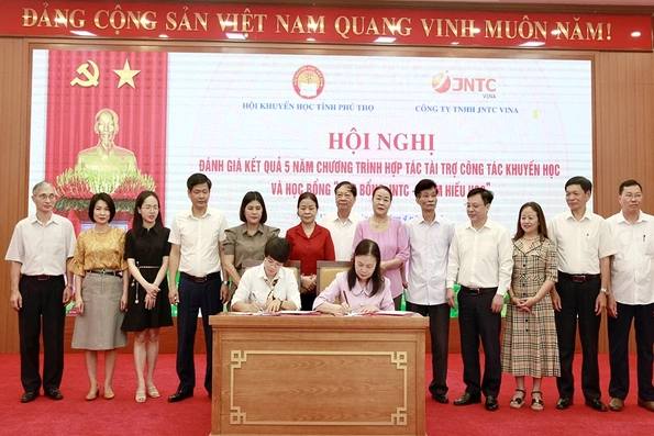 Hội nghị đánh giá 5 năm hợp tác tài trợ công tác khuyến học và học bổng “JNTC-Vì em hiếu học”