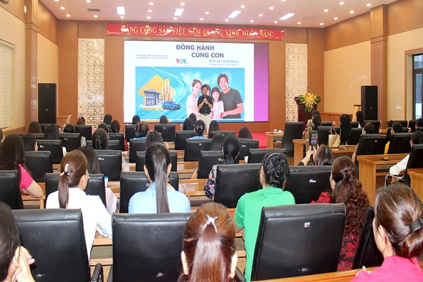 Hội nghị chuyên đề “Đồng hành cùng con”