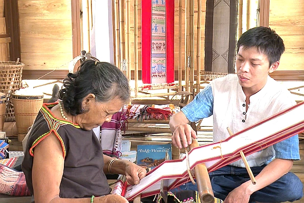 Giữ nghề dệt truyền thống của người Ba Na