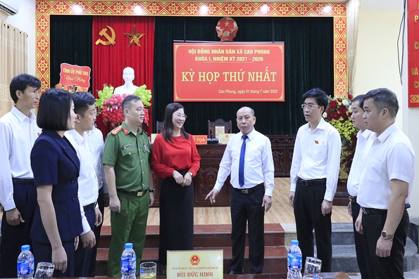 Phó Bí thư Tỉnh uỷ Bùi Đức Hinh dự và chỉ đạo Kỳ họp thứ Nhất tại xã Cao Phong