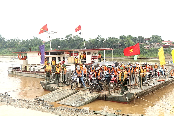 Lữ đoàn 249 vận hành phà tại cầu Phong Châu từ 15h hôm nay