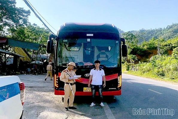 Phạt 140 triệu đồng 2 xe khách chở quá số người quy định