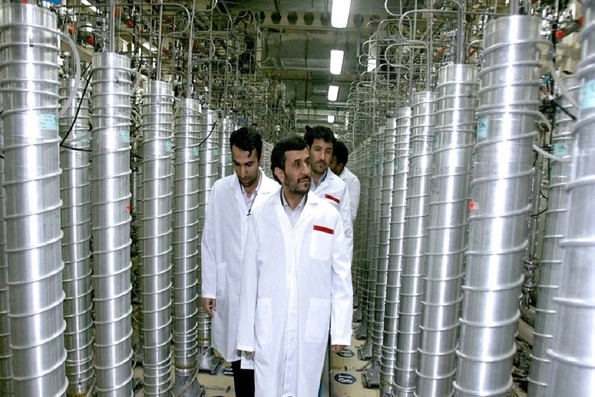 Iran sẽ không khuất phục trước áp lực từ bỏ làm giàu uranium