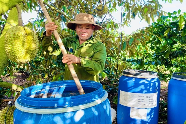 “Biến” rác thải thành phân bón hữu cơ