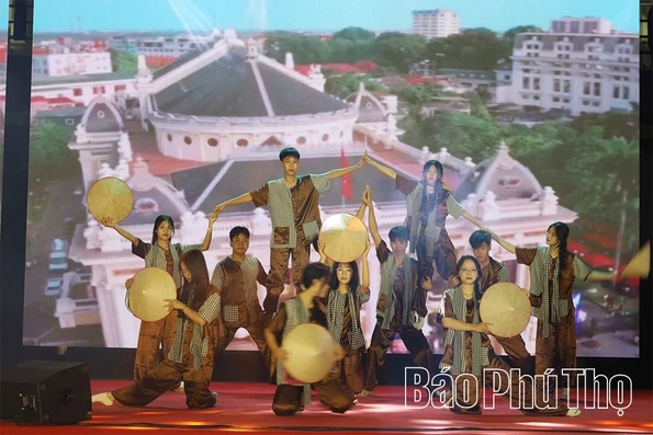 Giới thiệu các hoạt động giáo dục buổi 2 và chào đón học sinh lớp 10 năm học 2025–2026