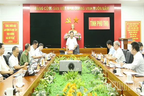 Phó Chủ tịch UBND tỉnh Phan Trọng Tấn cho ý kiến vào các nội dung về quản lý đất đai