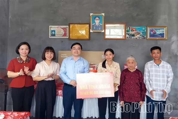 Trao yêu thương từ những căn nhà tình nghĩa