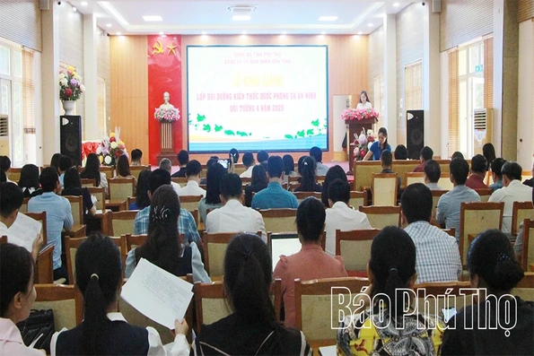 96 học viên tham gia lớp Bồi dưỡng kiến thức Quốc phòng và An ninh đối tượng 4